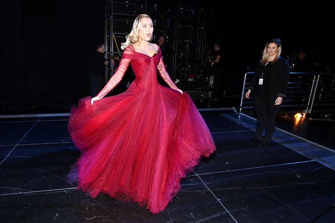 miley red dress