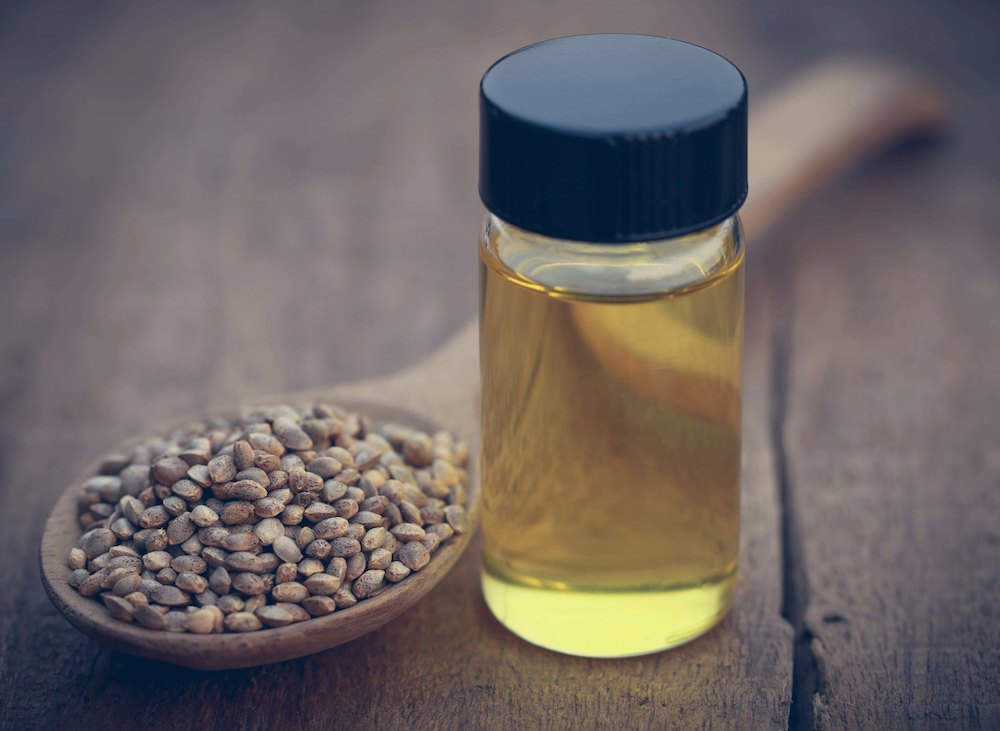 Lighter oils like hemp are suitable for oily skin types Lighter oils like hemp are suitable for oily skin types