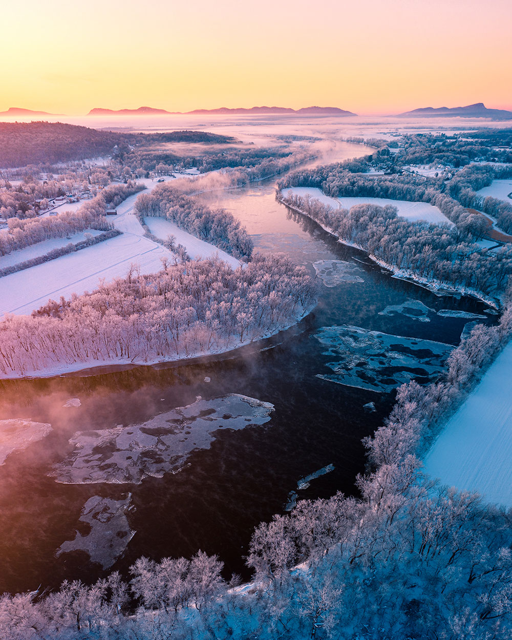 ‘Sunrise at -5°F’ by @jamiemalcolmbrown – Hatfield, Massachusetts