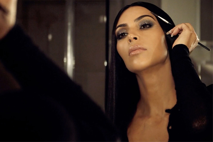  Kim Kardashian Does Her Own Makeup