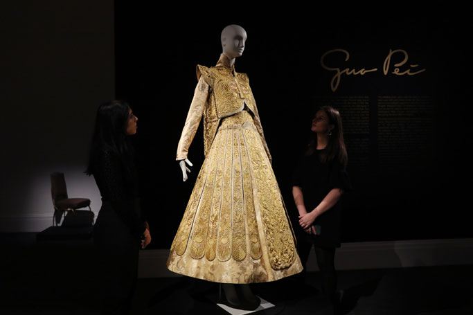 Guo pei rihanna outlet dress price