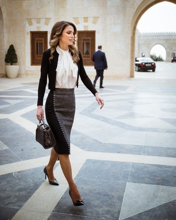 Queen Rania's Top Royal Looks - In Pictures