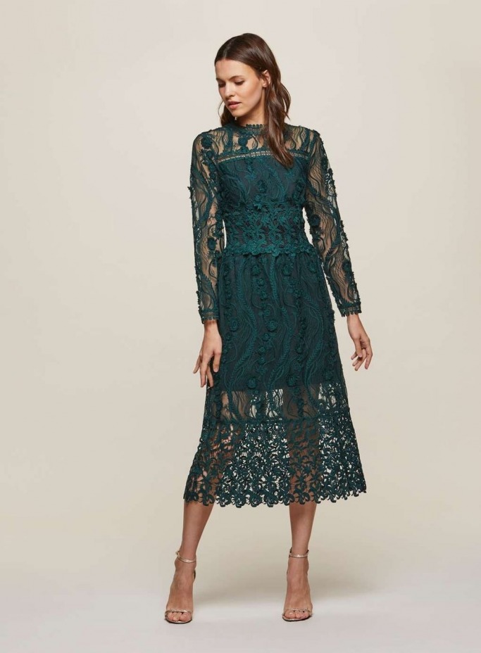 Emerald green What do guests wear at a winter wedding?
