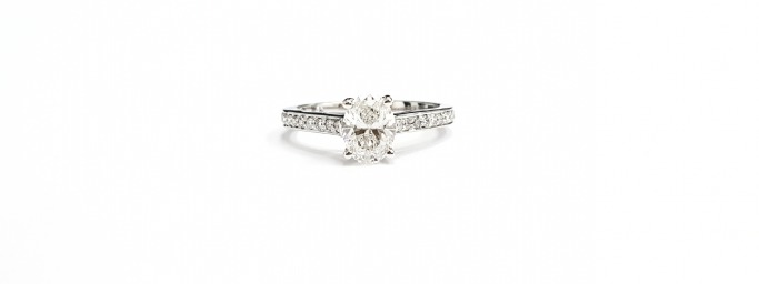 Why Solitaires Make The Perfect Engagement Ring
