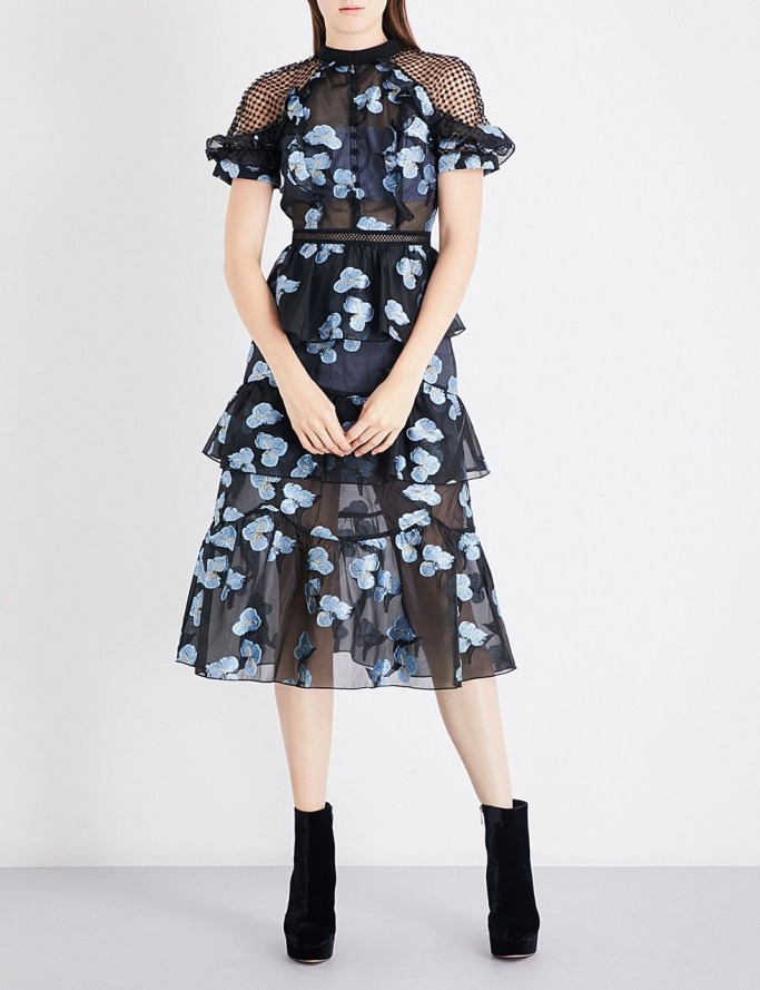 Winter garden What do guests wear at a winter wedding?