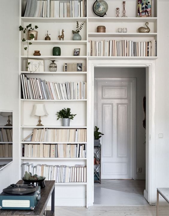 Tips on bookshelf styling 