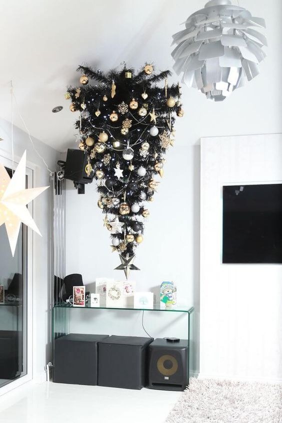 Upside-down Christmas trees are trending 