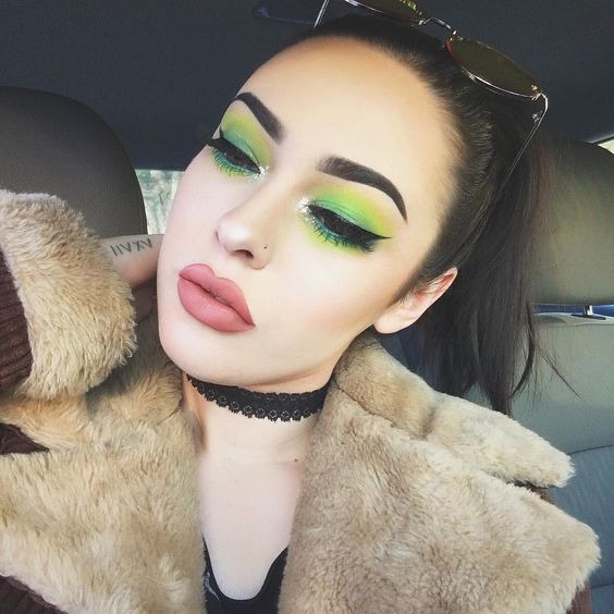 Spring Beauty Trends: Neon Glow Spring Beauty Trends: Neon Glow