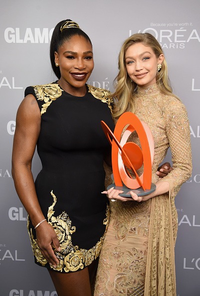 Serena Williams with Gigi Hadid and her award The Glamour Women of The Year Awards 2017