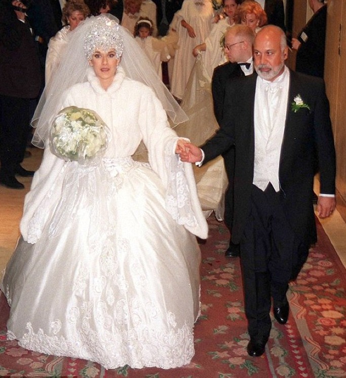 10 Celebrity Wedding Dress Disasters | ewmoda