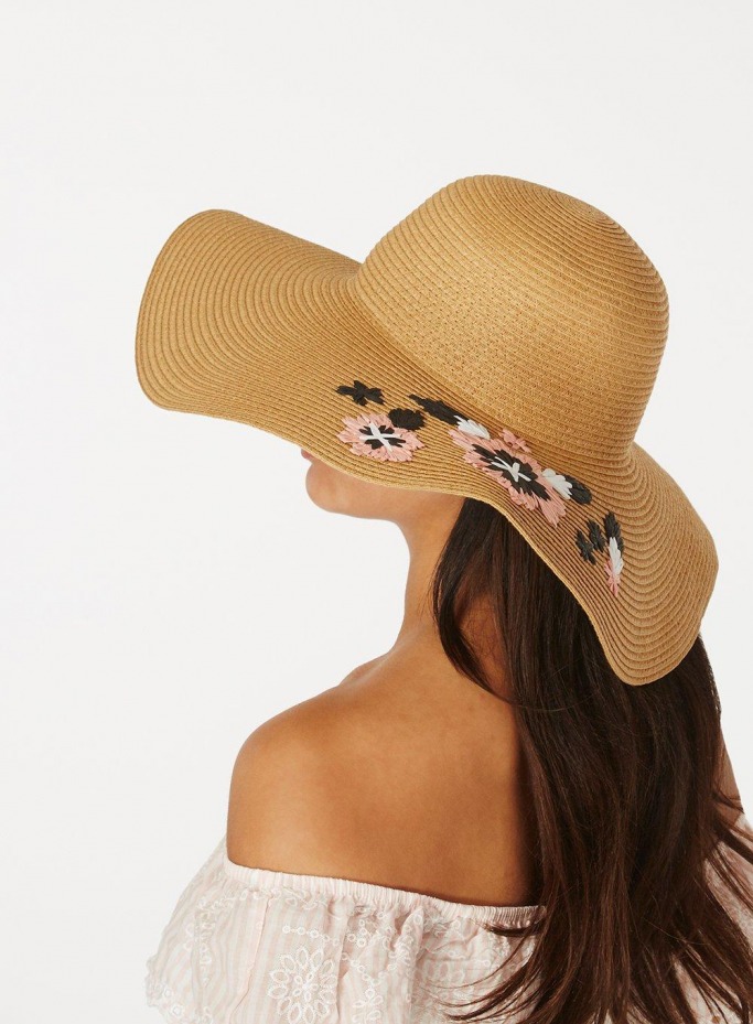 Summer straw hat trend Summer straw hat trend