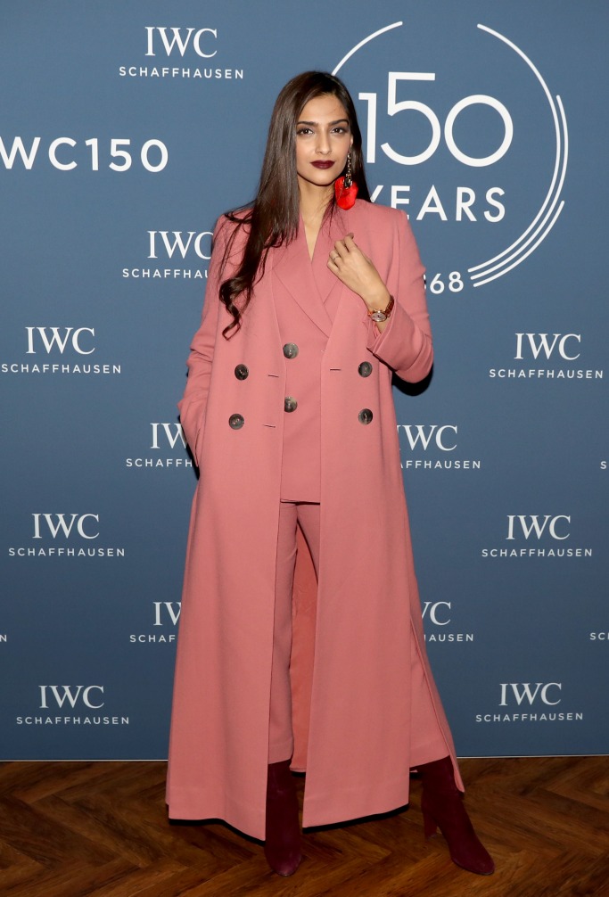 Sonam Kapoor in Dubai-based Bouguessa Sonam Kapoor is pretty in pink