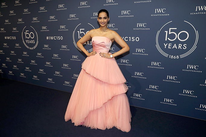 Sonam Kapoor in Dubai-based Bouguessa Sonam Kapoor is pretty in pink