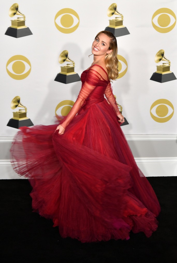Miley Cyrus in Zac Posen princess gown Miley Cyrus' Grammy performance gown