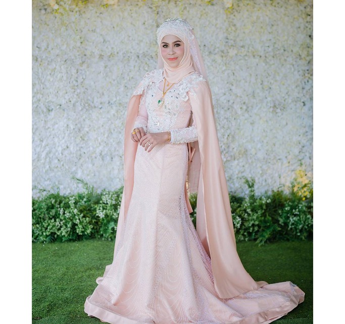 16 Stunning Hijabi Brides Who Had All The Fun | ewmoda