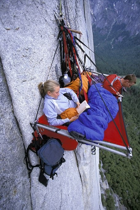 8 Photos Of Daring Tourists That Will Make Your Stomach Flip 8 Photos Of Daring Tourists That Will Make Your Stomach Flip