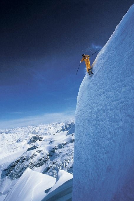 8 Photos Of Daring Tourists That Will Make Your Stomach Flip 8 Photos Of Daring Tourists That Will Make Your Stomach Flip