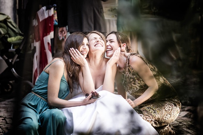 15 Stunning Wedding Shots Show Love Knows No Bounds