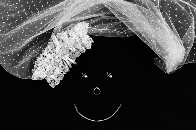 15 Stunning Wedding Shots Show Love Knows No Bounds