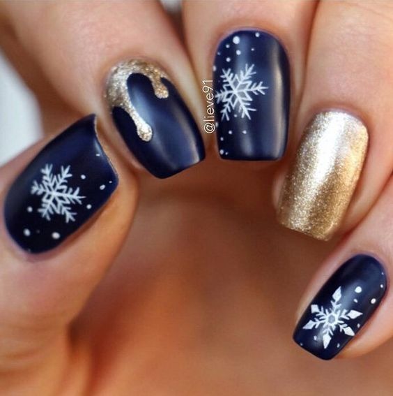 Christmas nail art Festive Nail Art For The Christmas Holidays