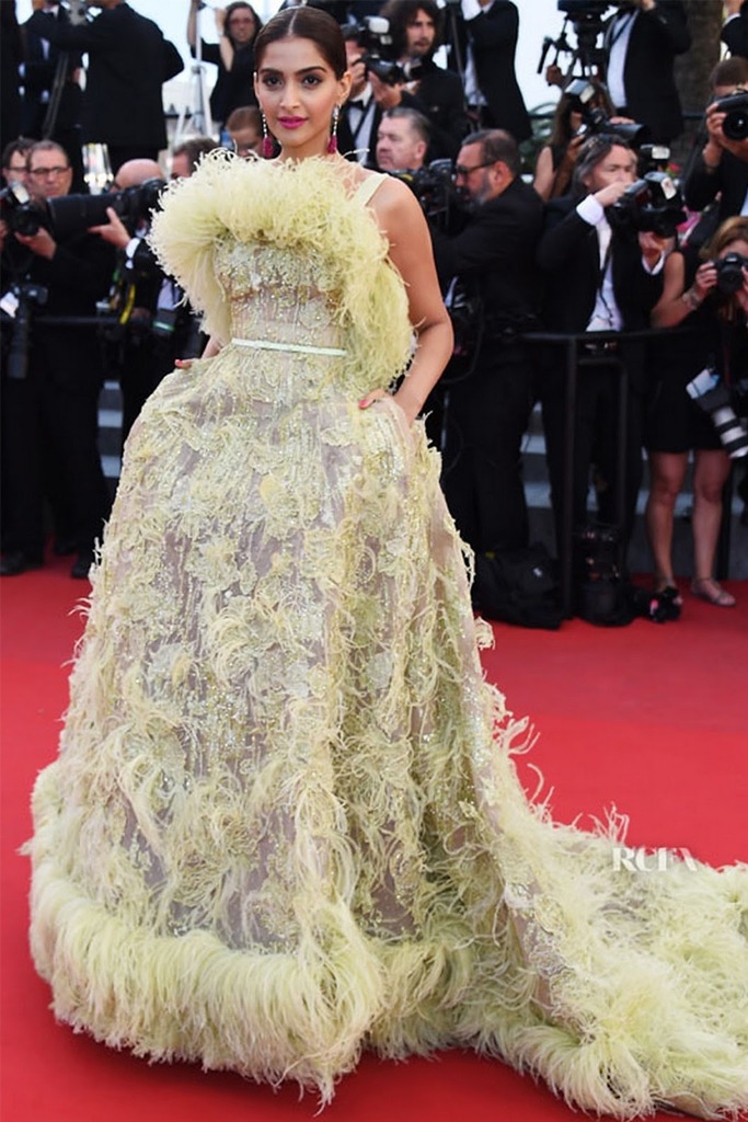 10 Times Sonam Kapoor Was An Epic Red Carpet Fail