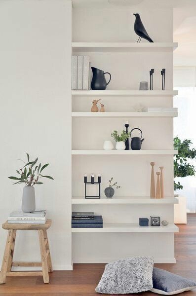 Tips on bookshelf styling 