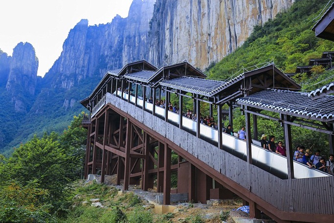 world's longest escalator china world's longest escalator china