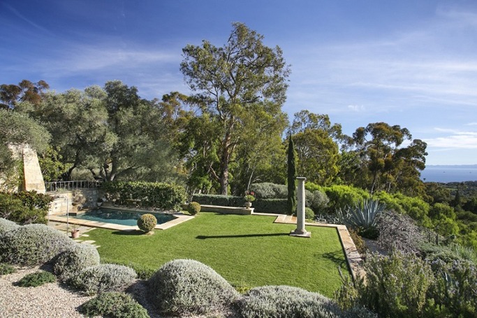 Inside Ellen DeGeneres' Gorgeous $45 Million Home Inside Ellen DeGeneres' Gorgeous $45 Million Home