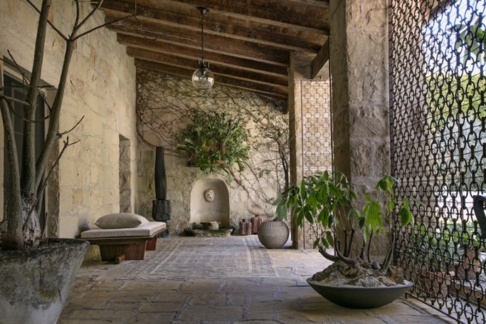 Inside Ellen DeGeneres' Gorgeous $45 Million Home Inside Ellen DeGeneres' Gorgeous $45 Million Home