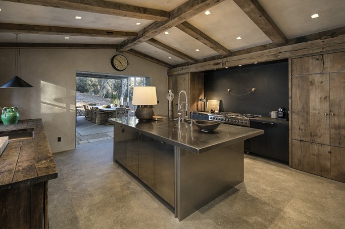 Inside Ellen DeGeneres' Gorgeous $45 Million Home Inside Ellen DeGeneres' Gorgeous $45 Million Home