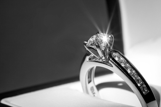 How to clean your diamond engagement ring Dubai Diamond Engagement Rings