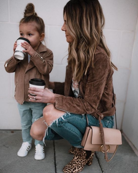 mother-daughter matching outfits