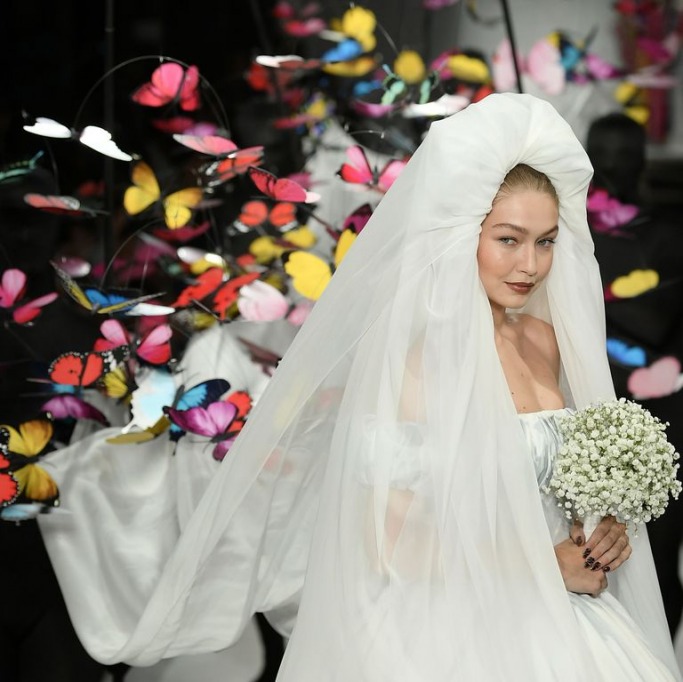 Gigi Hadid for Moschino at MFW Gigi Hadid for Moschino at MFW 1