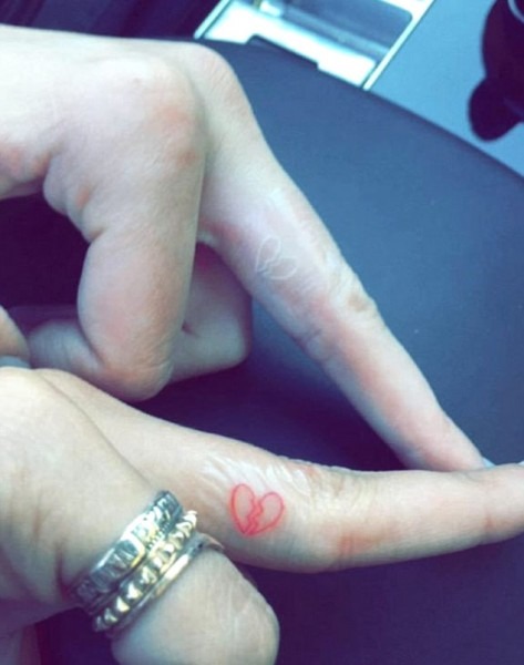Kendall Jenner finger tattoos Kendall Jenner finger tattoos