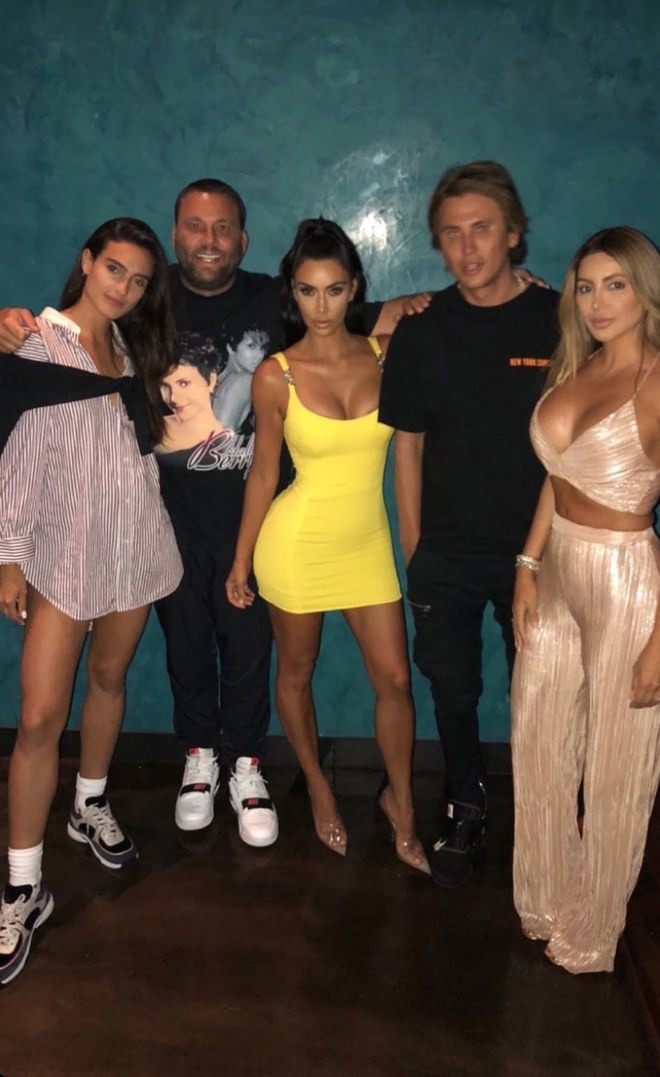 Kim Kardashian in yellow vintage Versace Kim Kardashian in yellow vintage Versace