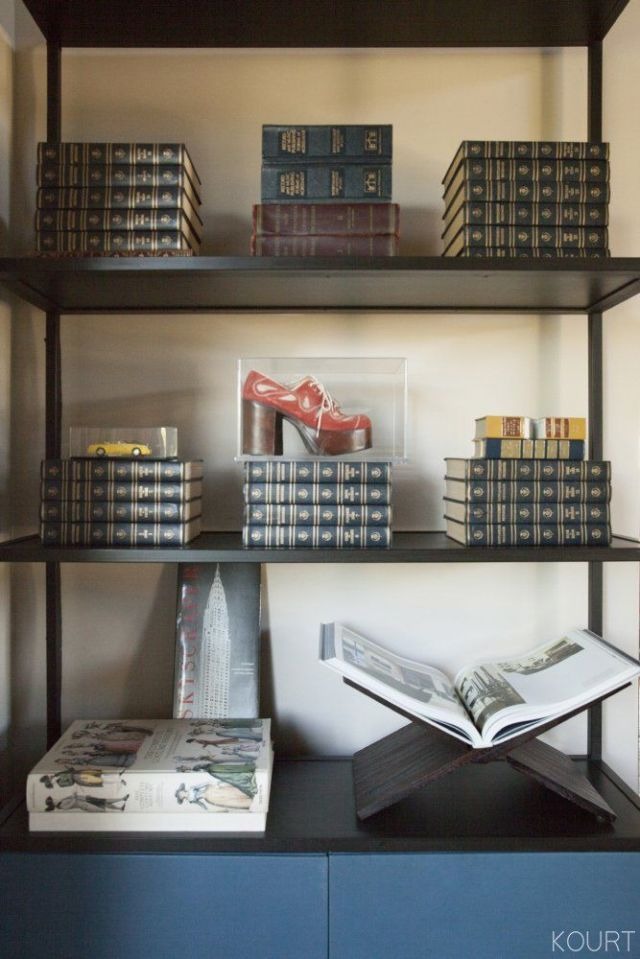 Inside Kourtney Kardashian's Weird Yet Wonderful Home Office Inside Kourtney Kardashian's Weird Yet Wonderful Home Office