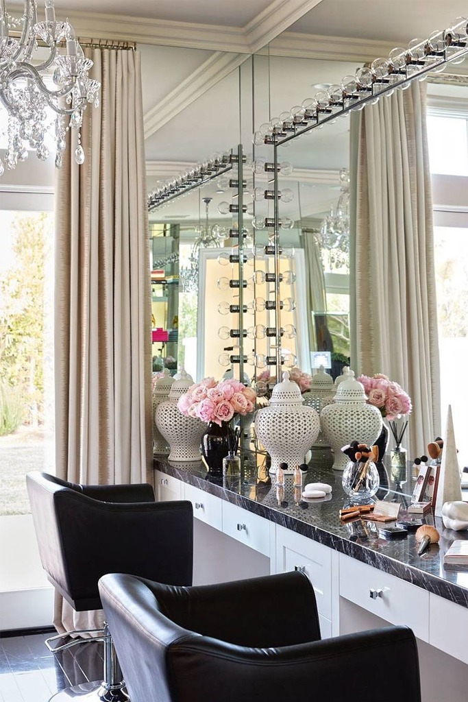 10 Makeup Vanities That Every Beauty Lover Will Want