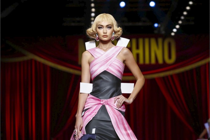 Moschino Fall 2017, Milan Fashion Week Top 5 Strangest Fashion Show Looks We've Ever Seen