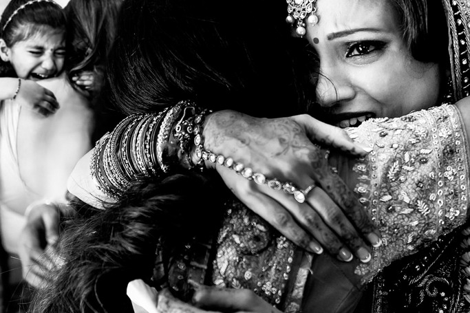 15 Stunning Wedding Shots Show Love Knows No Bounds