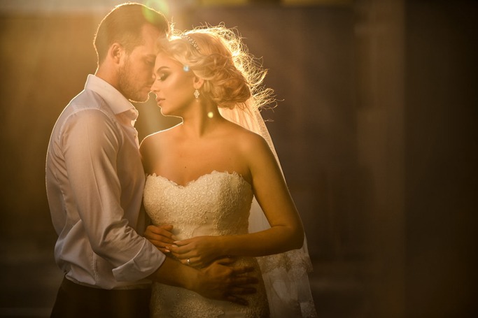 15 Stunning Wedding Shots Show Love Knows No Bounds