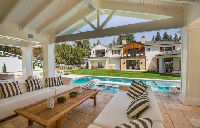 Inside The Weeknd's $20 Million Los Angeles Mansion Inside The Weeknd's $20 Million Los Angeles Mansion