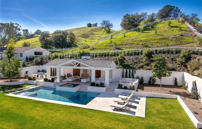 Inside The Weeknd's $20 Million Los Angeles Mansion Inside The Weeknd's $20 Million Los Angeles Mansion
