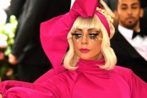 6 of Lady Gaga’s Biggest Beauty Looks