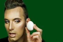 People Are Using Boiled Eggs To Apply Makeup