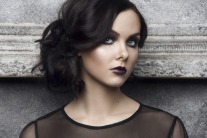 how to wear dark lips