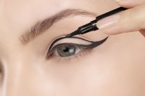 how to do winged eyeliner