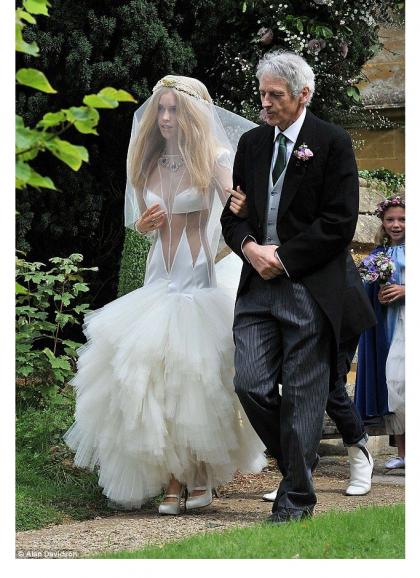 10 Celebrity Wedding Dress Disasters ewmoda